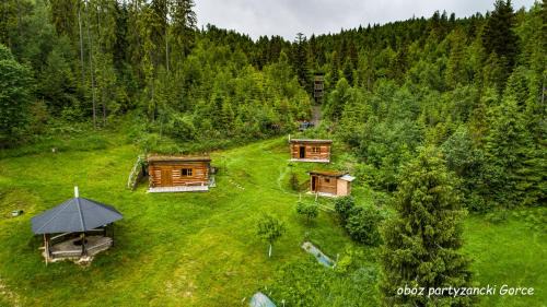 Nowy Targ House | Obóz partyzancki Gorce