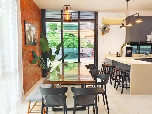 Tanjung Bungah House | Ocean 23 Batu Ferringhi Shamrock Beach with Swimming Pool 7 Bedroom 30pax
