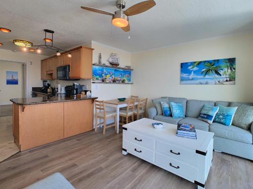 Mission Beach House | Ocean, Bay, Downtown, and City view Condo, Few steps from the ocean