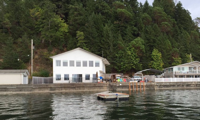 Matlock House | Ocean & Beach Front Hood Canal Home 3+BR/3BA in Tahuya WA