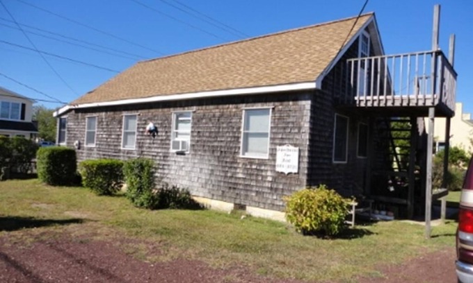 Surf City Apartment | Ocean Block. Beach Badges. Washer & Dryer.Surf city. small but cute rear.