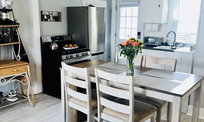 Hampton Cottage | Ocean Breeze -Dog Friendly Cottage Steps 2 Beach Sleeps 6 - 100 yards to Beach!