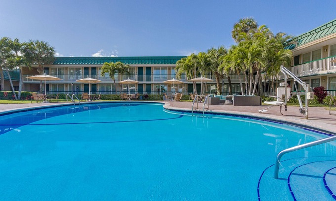Central Beach Hotel | Ocean Breeze Inn Vero Beach