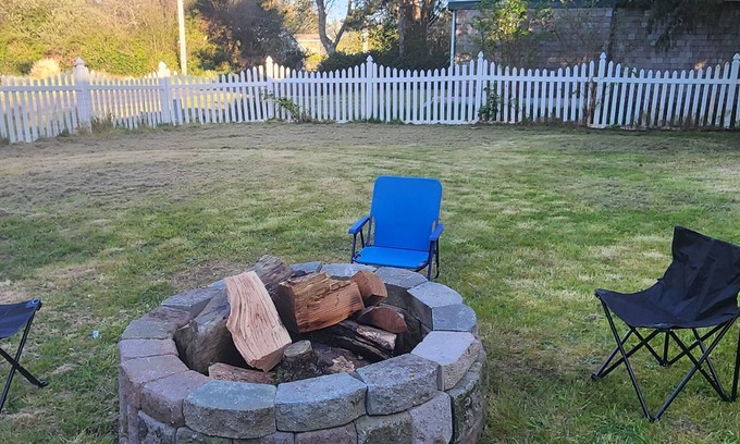 Ocean Shores House | Ocean breeze Rental with indoor Jacuzzi.