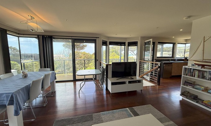 Apollo Bay House | Ocean Breeze Townhouse: Close to All!