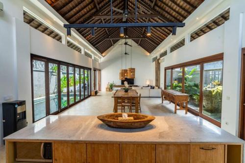 Berawa Villa | Ocean Breeze Villa -4BR villa in Canggu