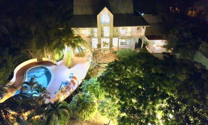 Punta Sur Villa | Ocean View Sai, Five bedroom Holiday Home