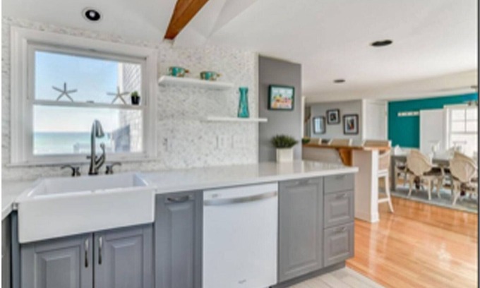 Scituate House | Ocean Dreams, Waves as far as the eyes can see.