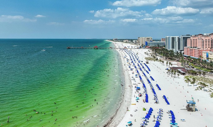 Clearwater Beach Apartment | Ocean Front Beach in Clearwater 2BB 2BA
