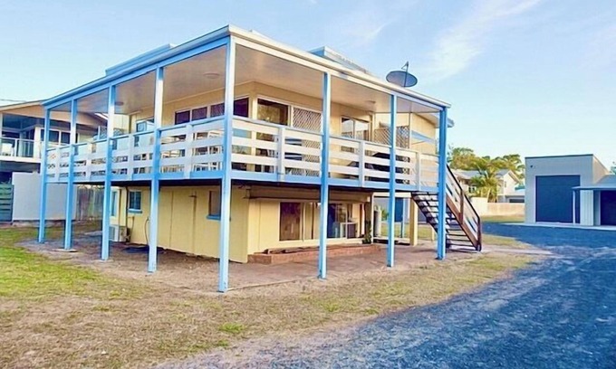 Woodgate House | Ocean Front 'Beachie' Holiday Home!