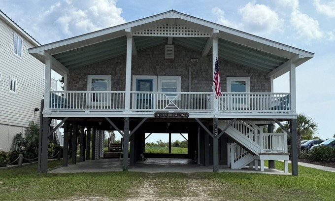 Sunset Beach Cottage | OCEAN FRONT CHARMING 4BD/2BA COTTAGE. Close to stores and pier! INCLUDES LINENS