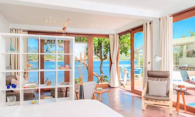 Fort Jeudy Villa | Ocean Front Cliffside - 1 Bedroom Villa with pool