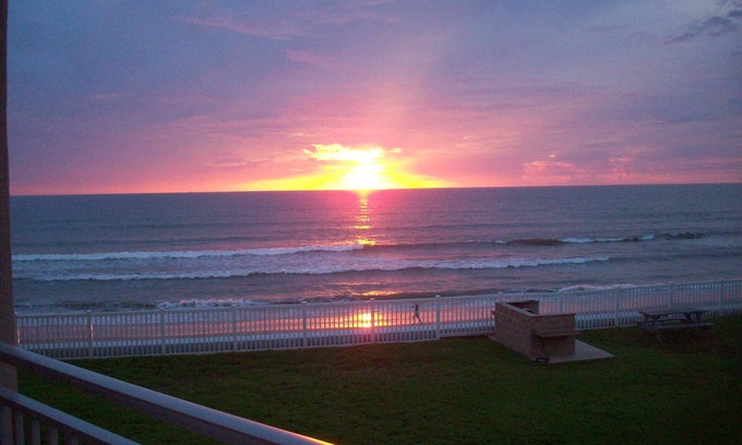 Satellite Beach Condo | OCEAN FRONT CONDO - Melbourne/Satellite Beach Cocoa Beach 2 bd/2 bath, pool