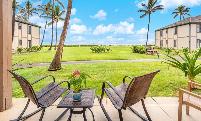 Kapaa Condo | Ocean Front, Ground Level 1 Bedroom with King, Sleeps 4, with Cold AC