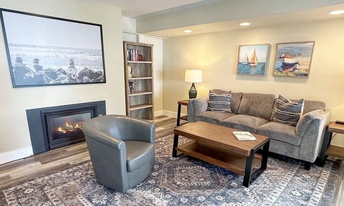 Yachats Condo | Ocean Front, Sunset at Oregon House, Stairs to the Beach!