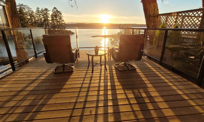 Quadra Island Cottage | Ocean front, west facing with incredible sunsets