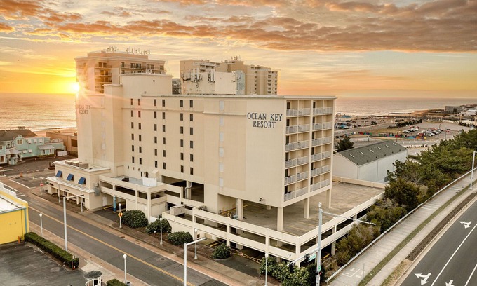 Northeast Virginia Beach Condo | Ocean Key Resort 1BR 1BA Sleeps 4 Free Bike Use, Free Beach Chair Use