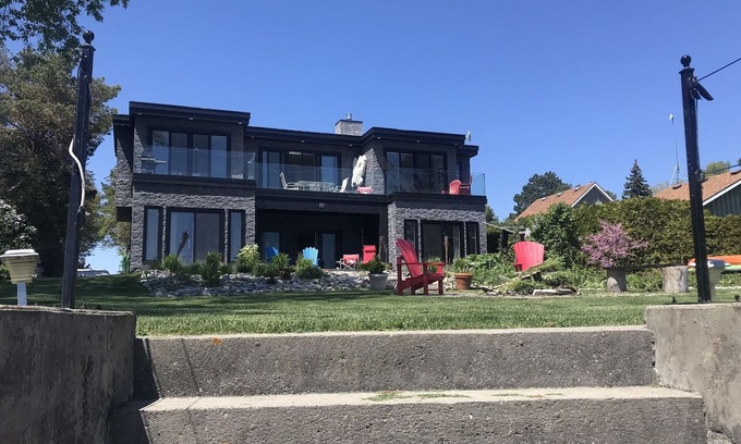 Carrying Place House | Ocean like views of Lake Ontario