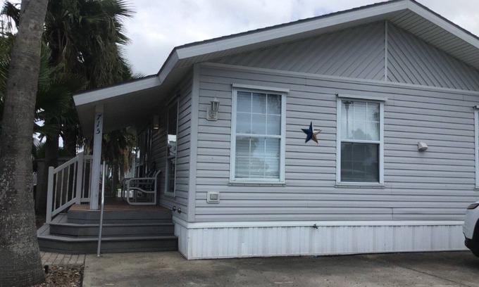 Port Isabel Cabin | Ocean Overlook- 715 E Clam