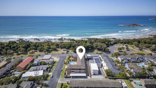 Coffs Harbour House | Ocean Parade 6 - Affordable, Pool, Spa, Beach, BBQ