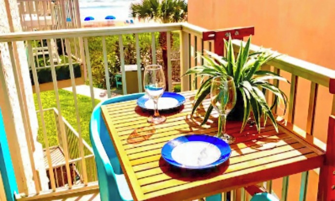 South Padre Island Condo | Ocean Paradise w/Balcony, Pool, Hot Tub! Beautifully renovated Beachfront Dogs!