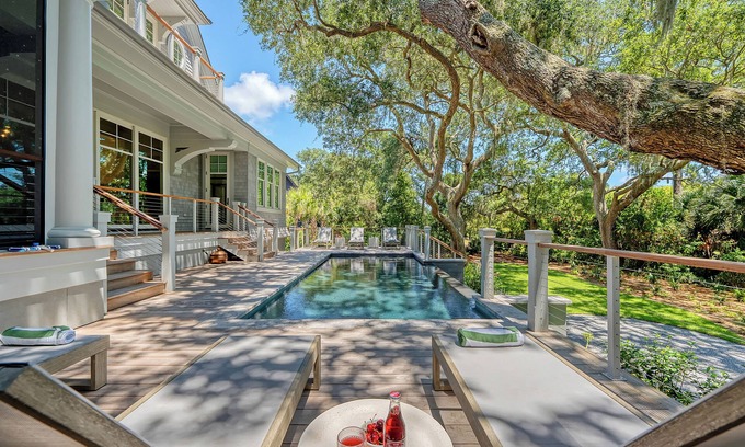 Vanderhorst Plantation House | Ocean Park luxury home!