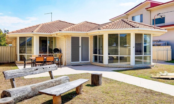 Brooms Head House | Ocean Road Oasis - Beach Front Location