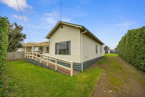 Peterborough House | Ocean Road Retreat