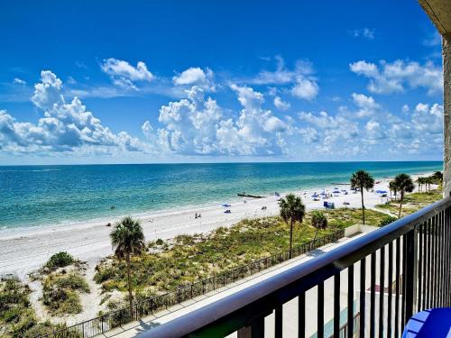 Madeira Beach Apartment | Ocean Sands 504 Beachfront Studio Condo