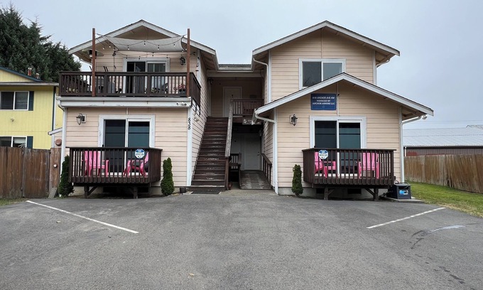 Ocean Shores Apartment | Ocean Shores studio with kitchenette-minutes from beach-Anchor Ashore Condo #1