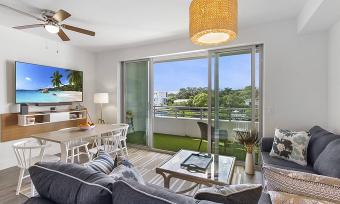 Newtown Condo | Ocean Style 1/1.5 Condo The Strand Water View!