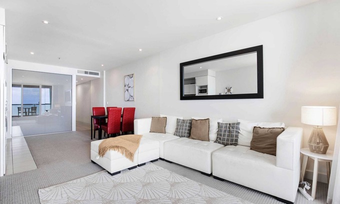 Glenelg Apartment | Ocean View 1BR Private balcony OAKS PIER