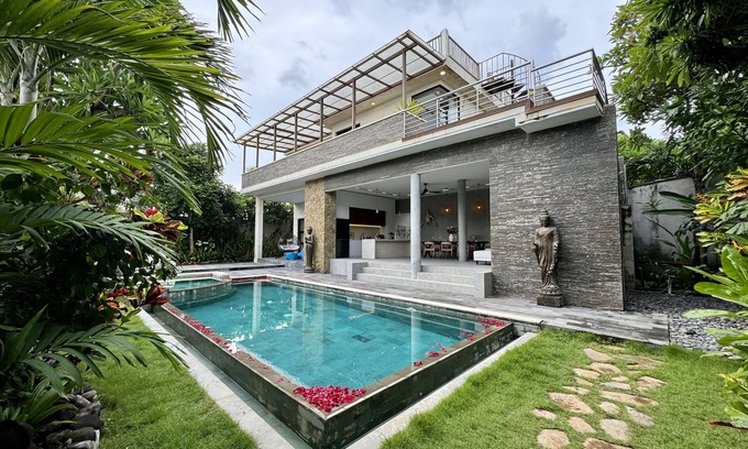 Ketewel Villa | Ocean view 2-bedrooms Yudistira villa 50m from the beach