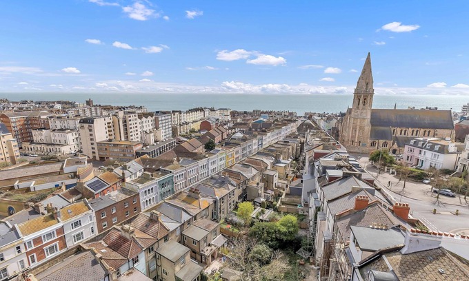St Leonards-On-Sea Apartment | Ocean View A SEAVIEW + FREE PARKING|By My Getaways