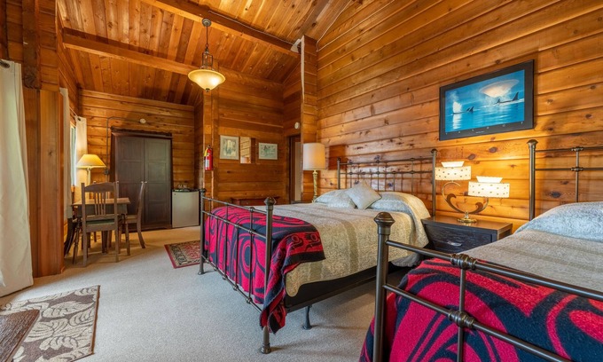 Alert Bay Bed & Breakfast | Ocean View Lodge with two double beds, deck, ocean view. Hot breakfast included.