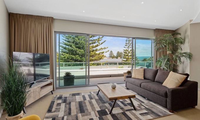 Cowes Apartment | Ocean View Penthouse by Ready Set Stay- Coastal Amazing Views & WIFI