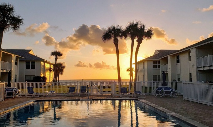 Sea Dunes Condo | Ocean View, Pool Front, Ground Level Condo REMODELED!