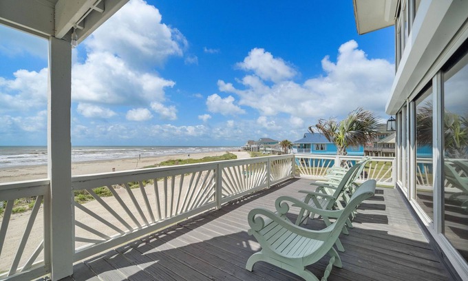 Spanish Grant House | Ocean View | Right on the beach!