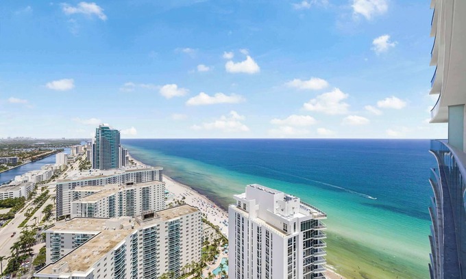 Hollywood South Central Beach Apartment | Ocean View! Steps from Hollywood Beach