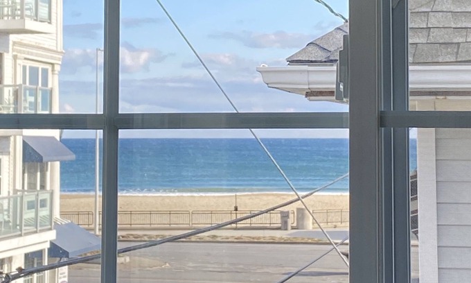 Hampton Condo | Ocean View - Steps to the Beach