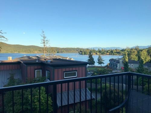 Sooke House | Ocean View Townhome - Sooke Harbour Marina
