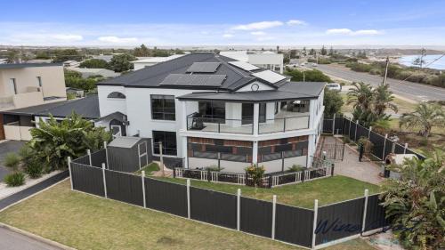 Seaford House | Ocean Views and Vineyards by Wine Coast Holiday Rentals