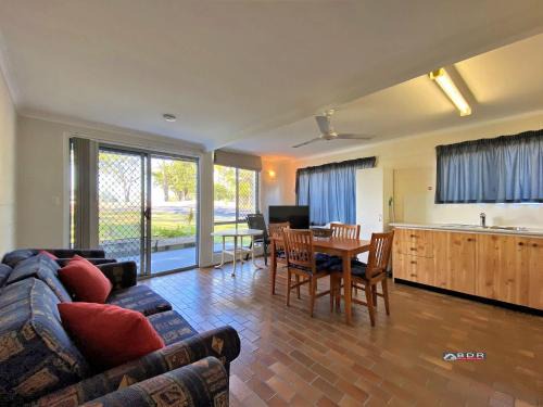 Traviston Apartment | Ocean Views