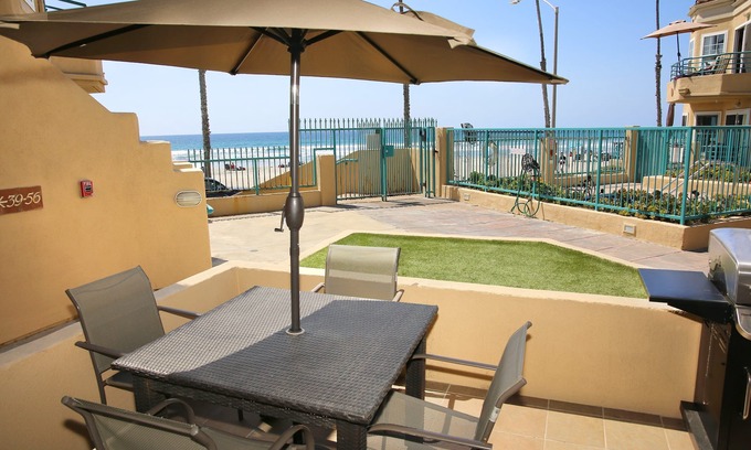 Townsite Condo | Oceanfront 2BR/2BA Condo in Oceanside with Amazing Beach Access has AC!