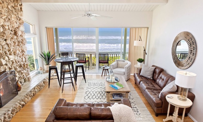Melbourne Beach House | Oceanfront 3-Bedroom/2-Bath Luxury Townhouse in the heart of Melbourne Beach