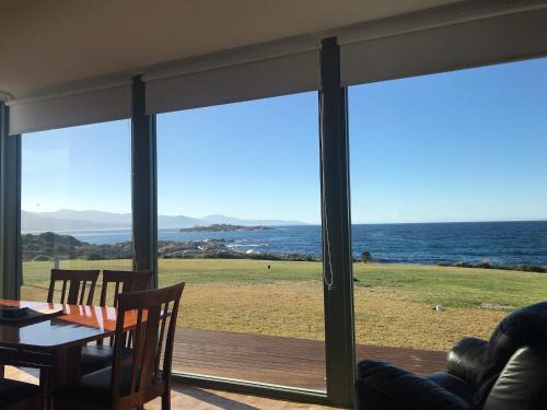 Bicheno House | OceanFront - Absolute Waterfront