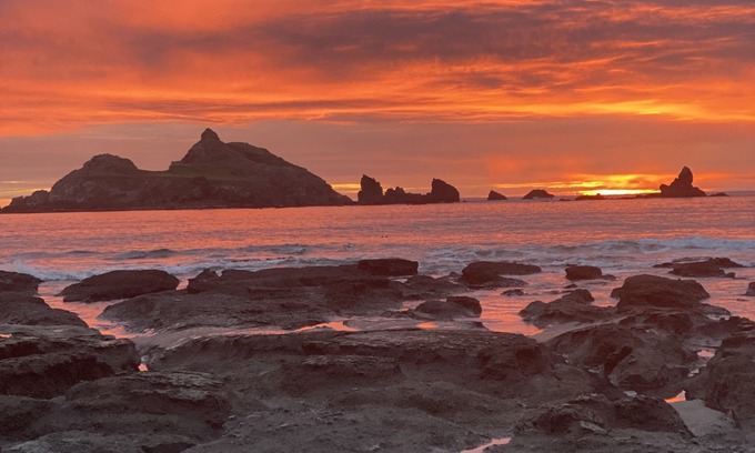 Crescent City North House | Oceanfront, Amazing Sunsets, Whales, Surfing, Biking, Short walk to beach