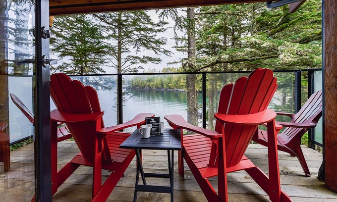 Ucluelet Cabin | Oceanfront Cabin With 2 Private Decks! ⎮Sea Glass