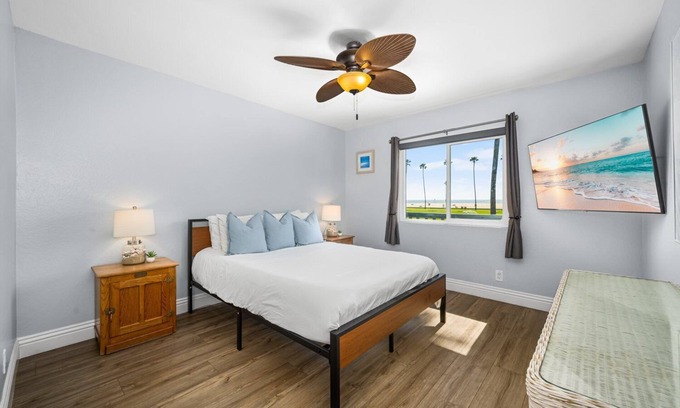 Balboa Peninsula Apartment | Oceanfront Condo in Newport Beach with Private Balcony and Perfect Location by the Pier