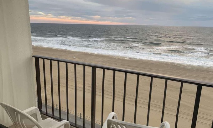 Northeast Virginia Beach Condo | Oceanfront Condo on Boardwalk/Indoor Pool/Hot Tub